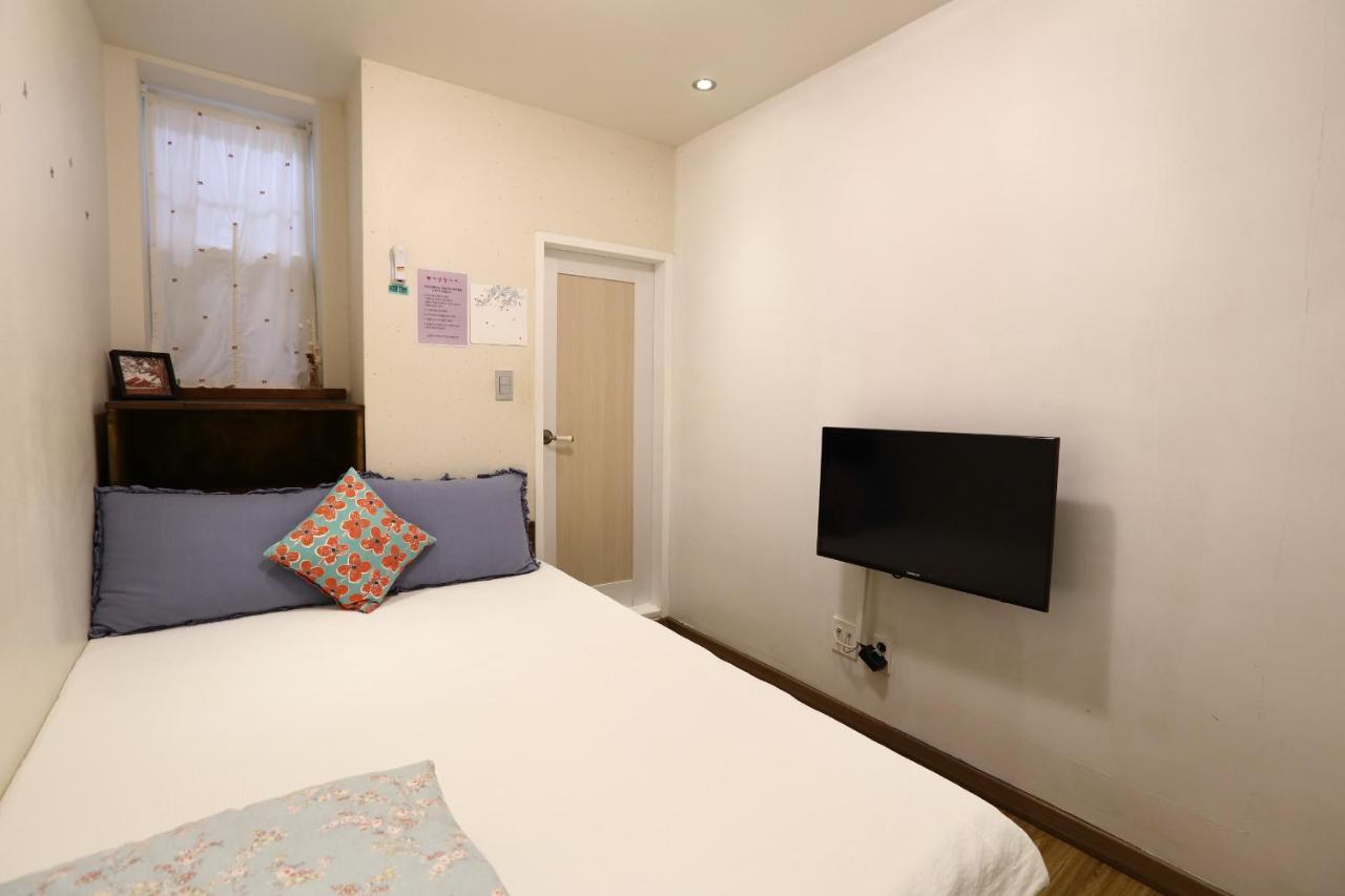 Yujung Guesthouse จอนจู ภายนอก รูปภาพ